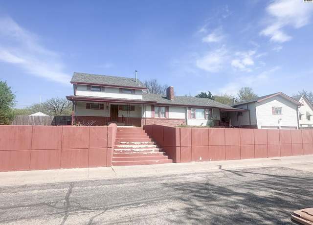 Property at 204 Hillside St, Pratt, KS 67124, 4 beds, 3 baths