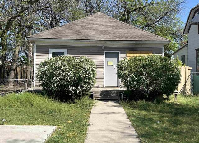 Property at 1014 E 3rd Ave, Hutchinson, KS 67501, 2 beds, 1 bath