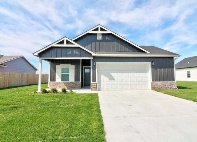 Property at 1307 Robin Dr, Mcpherson, KS 67460, 4 beds, 2 baths