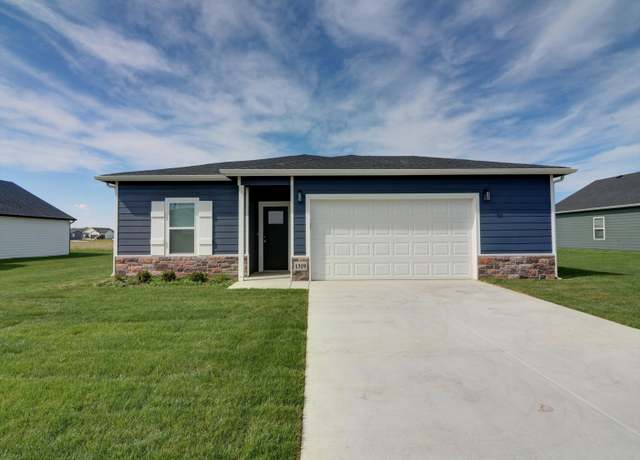 Property at 1319 Robin Dr, Mcpherson, KS 67460, 4 beds, 2 baths