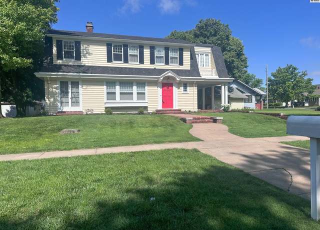 Property at 507 S Oak St, Pratt, KS 67124, 4 beds, 4 baths
