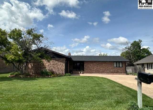 Property at 4 Warren Dr, South Hutchinson, KS 67505, 3 beds, 2 baths