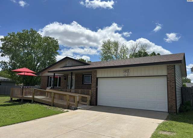 Property at 1217 E 28th Ave, Hutchinson, KS 67502, 3 beds, 1.5 baths