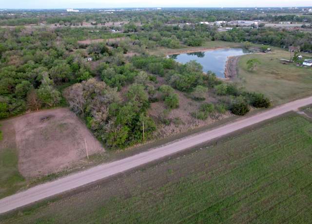 Property at 2817 S Lorraine St, Hutchinson, KS 67501