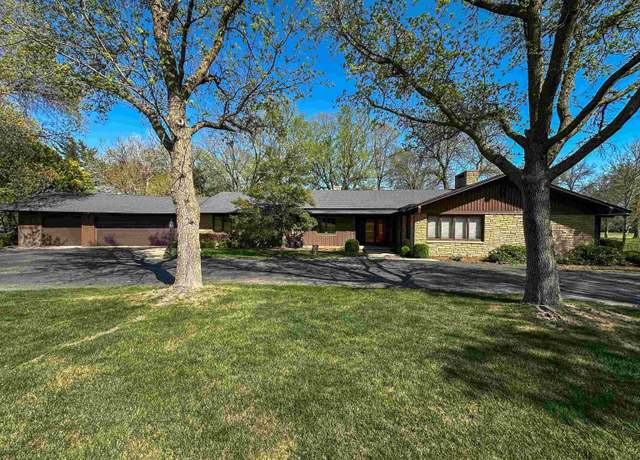 Property at 74 Willowbrook Rd, Hutchinson, KS 67502, 4 beds, 3.5 baths