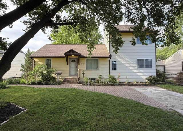 Property at 706 W 20th Ave, Hutchinson, KS 67502, 3 beds, 3.5 baths