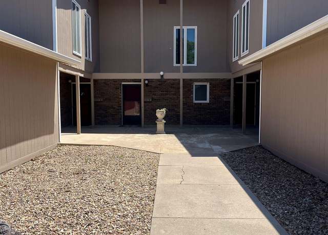Property at 2214 Dover Dr, Hutchinson, KS 67502, 2 beds, 1.5 baths