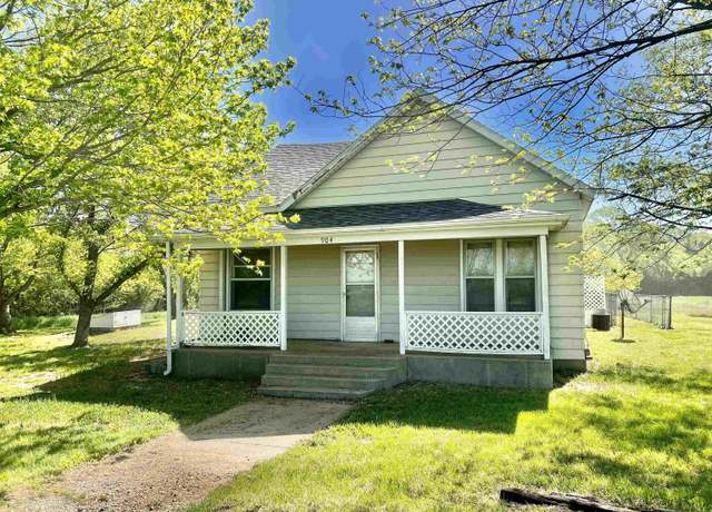 Property at 904 17th Ave, Mcpherson, KS 67460, 2 beds, 1 bath