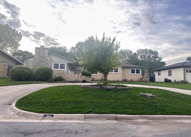 Property at 1916 N Meadowlake Dr, Augusta, KS 67010, 3 beds, 2 baths