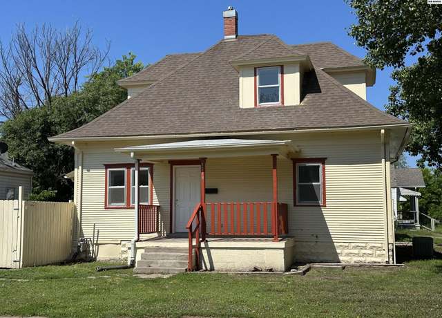 Property at 1219 N Washington St, Hutchinson, KS 67502, 3 beds, 1 bath