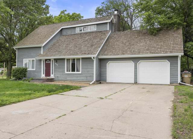 Property at 314 Juniper Dr, Hutchinson, KS 67502, 3 beds, 2 baths