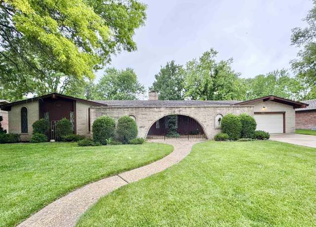Property at 807 Lochinvar Ln, Hutchinson, KS 67502, 3 beds, 2.5 baths