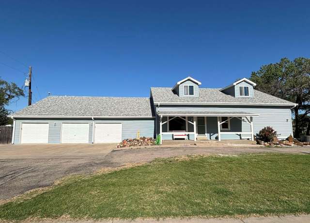 Property at 2704 N Waldron St, Hutchinson, KS 67502, 4 beds, 4 baths