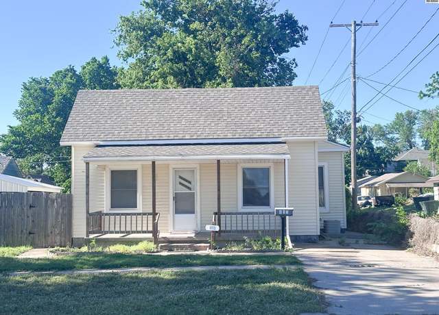 Property at 413 E 2nd St, Pratt, KS 67124, 3 beds, 2 baths