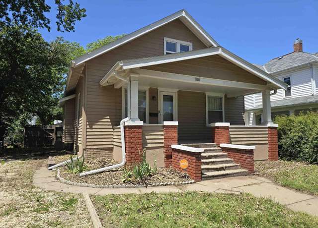 Property at 505 N Oak St, Mcpherson, KS 67460, 3 beds, 2 baths