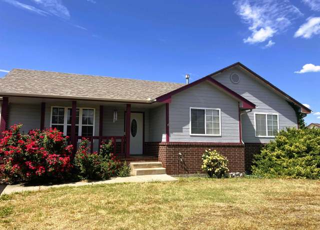 Property at 1818 E 24th Ave, Hutchinson, KS 67502, 4 beds, 3 baths
