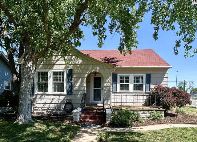 Property at 206 E 19th Ave, Hutchinson, KS 67502, 2 beds, 1 bath