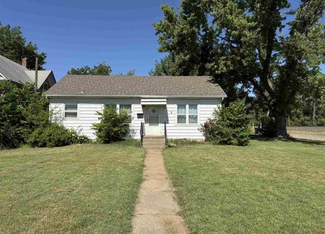 Property at 121 N High St, Pratt, KS 67124, 2 beds, 1 bath