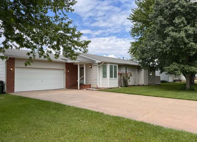 Property at 1104 W 32nd Ave, Hutchinson, KS 67502, 4 beds, 3 baths
