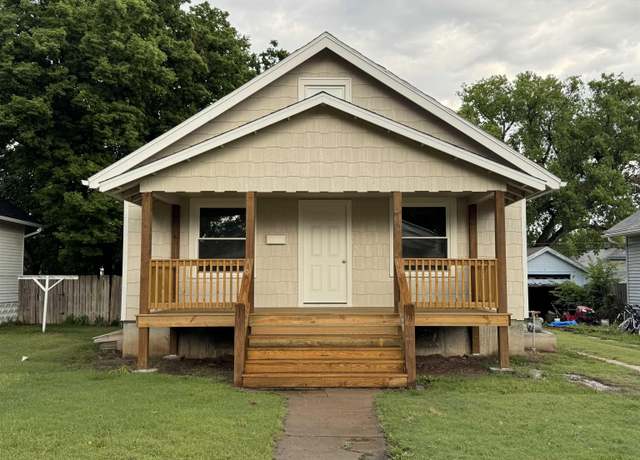 Property at 316 Curtis St, Pratt, KS 67124, 3 beds, 2 baths