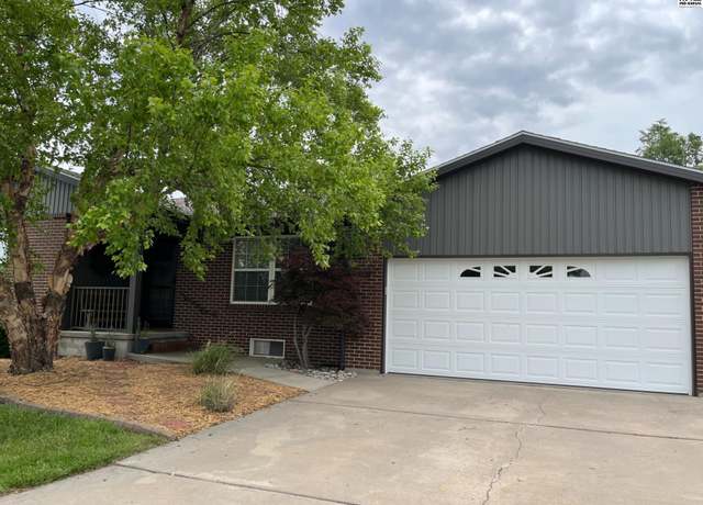 Property at 1303 E 28th Ave, Hutchinson, KS 67502, 4 beds, 3 baths