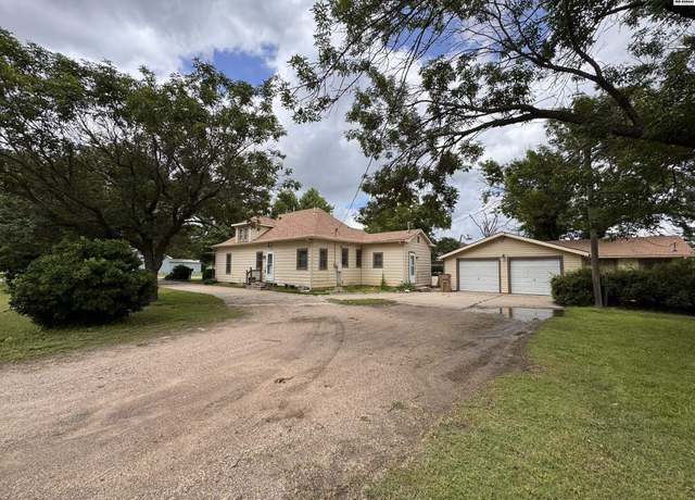 Property at 900 N Cessna Rd, Hutchinson, KS 67501, 3 beds, 2 baths