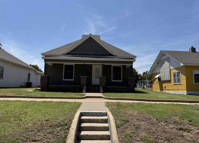 Property at 609 N Pine St, Pratt, KS 67124, 3 beds, 1.5 baths