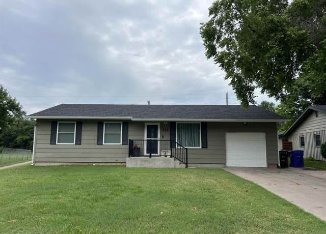Property at 920 Sycamore Pl, Mcpherson, KS 67460, 3 beds, 2 baths