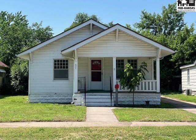 Property at 621 W 7th Ave, Hutchinson, KS 67501, 2 beds, 1 bath