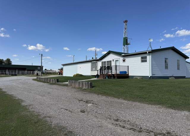 Property at 10214 NE 10th St, Pratt, KS 67124, 3 beds, 2 baths