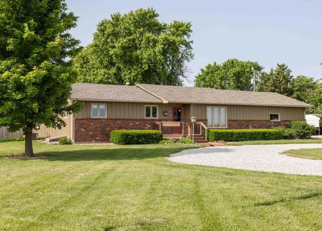 Property at 1241 Moccasin Rd, Mcpherson, KS 67460, 4 beds, 2.5 baths