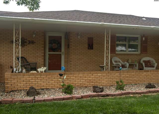 Property at 3906 Quivira Dr, Hutchinson, KS 67502, 3 beds, 2 baths