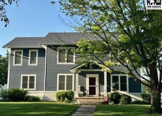 Property at 29 W 20th Ave, Hutchinson, KS 67502, 4 beds, 2.5 baths