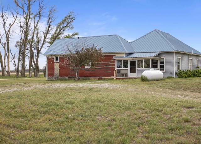 Property at 5813 W 69th Ave, Hutchinson, KS 67502, 3 beds, 2 baths