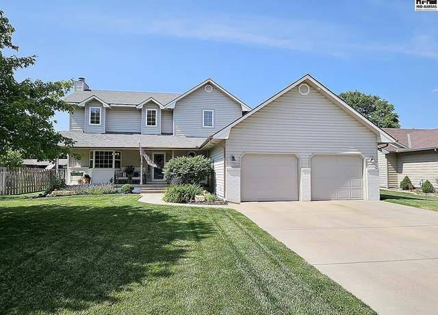 Property at 1101 Countryside Dr, Mcpherson, KS 67460, 4 beds, 3.5 baths