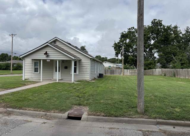 Property at 452 S Tulip St, Mcpherson, KS 67460, 2 beds, 1 bath