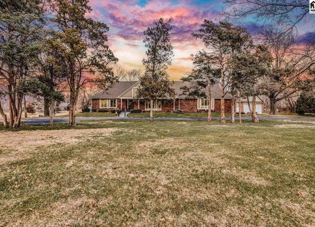 Property at 3110 S Meadowlake Dr, Hutchinson, KS 67502, 5 beds, 4.5 baths