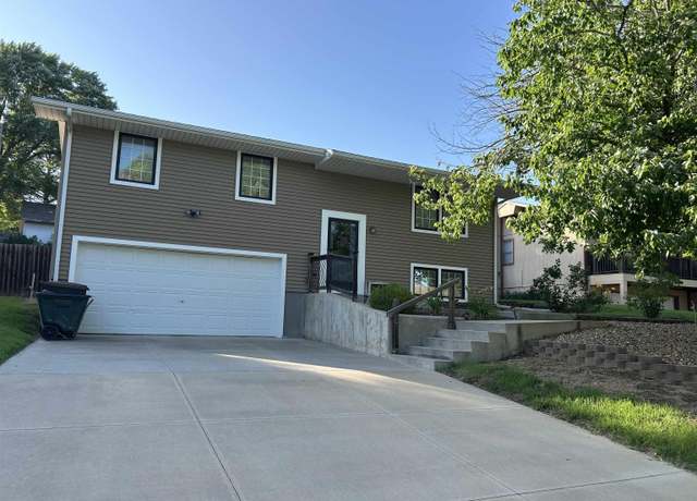 Property at 1024 W 9th St, Pratt, KS 67124, 3 beds, 2 baths