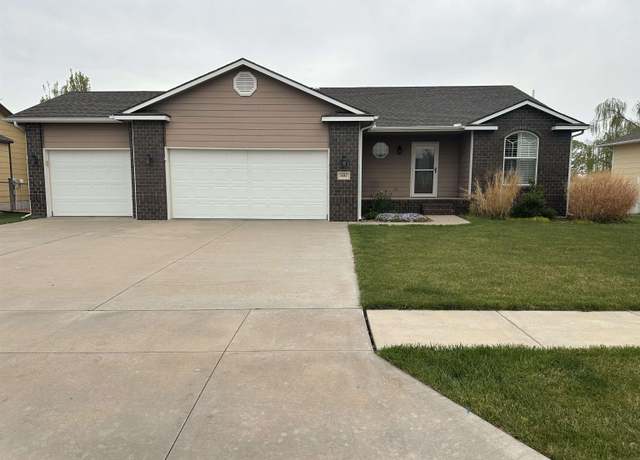 Property at 601 S Foxfire St, Mcpherson, KS 67460, 5 beds, 3 baths