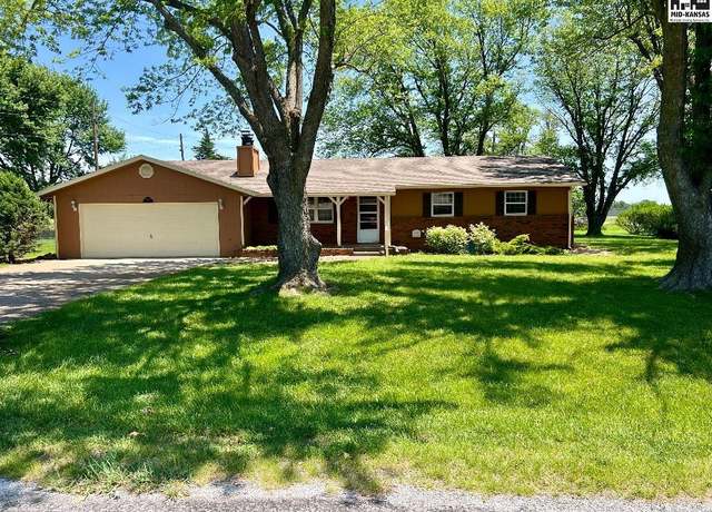 Property at 2300 Howell Dr, Hutchinson, KS 67502, 5 beds, 2.5 baths