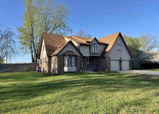 Property at 901 Loch Lommond Dr, Hutchinson, KS 67502, 4 beds, 2.5 baths