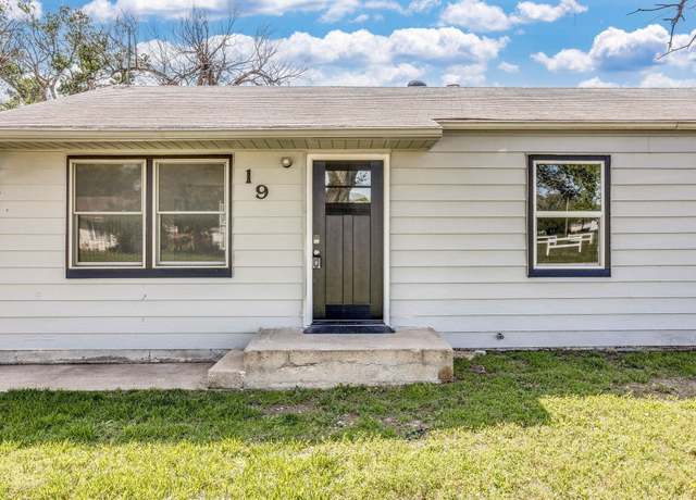 Property at 19 Swarens St, Hutchinson, KS 67502, 3 beds, 1 bath