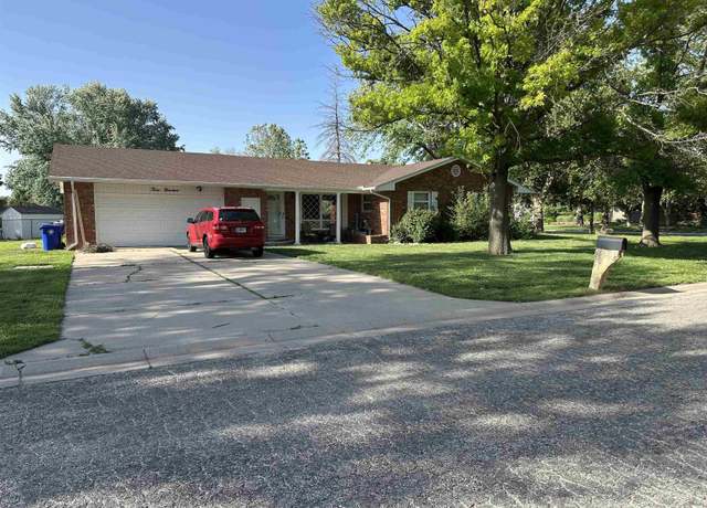 Property at 300 Penn Dr, Mcpherson, KS 67460, 3 beds, 2 baths