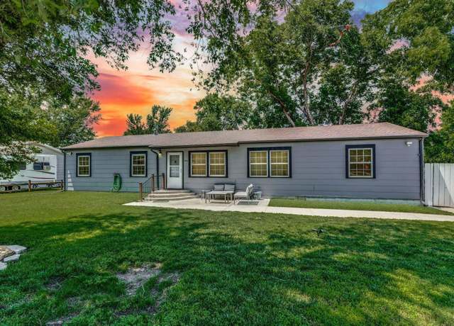 Property at 200 SW 9th St, Newton, KS 67114, 4 beds, 2 baths