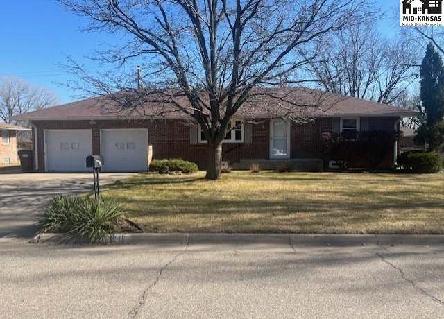 Property at 614 Molly Mall, Hutchinson, KS 67502, 2 beds, 2 baths