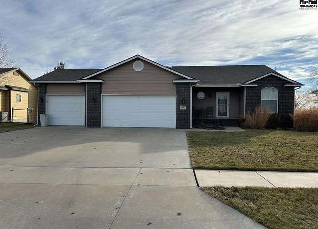 Property at 601 S Foxfire St, Mcpherson, KS 67460, 5 beds, 3 baths