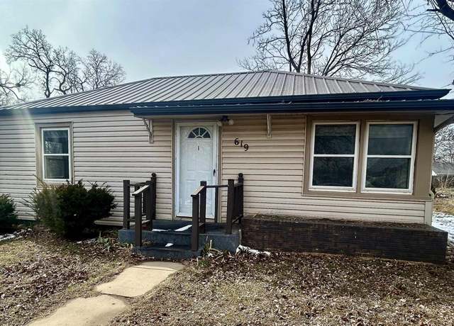 Property at 619 Grandview St, Hutchinson, KS 67501, 2 beds, 1 bath