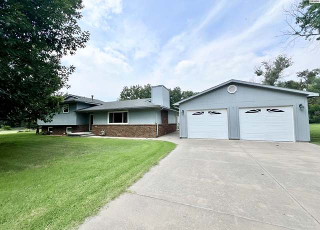 Property at 210 W 62nd Ave, Hutchinson, KS 67502, 3 beds, 1.5 baths