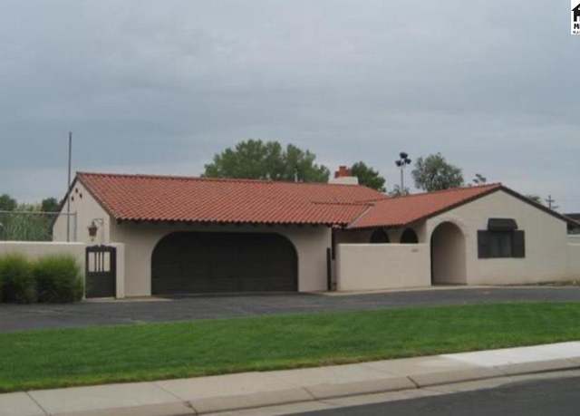 Property at 305 Kisiwa Pkwy, Hutchinson, KS 67502, 4 beds, 2.5 baths