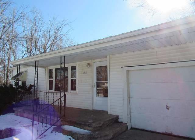 Property at 1615 Center St, Hutchinson, KS 67501, 3 beds, 1 bath